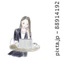 頬杖えをつきながらパソコンを見るスーツ姿の女性 88914192