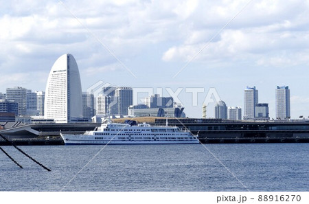 横浜港（よこはまこう）神奈川県横浜市の東京湾岸　国際戦略港湾・京浜港（ハブ港） 88916270