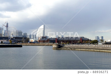 横浜港（よこはまこう）神奈川県横浜市の東京湾岸　国際戦略港湾・京浜港（ハブ港） 88916271