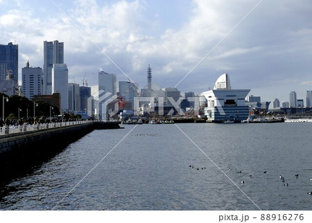 横浜港（よこはまこう）神奈川県横浜市の東京湾岸　国際戦略港湾・京浜港（ハブ港） 88916276