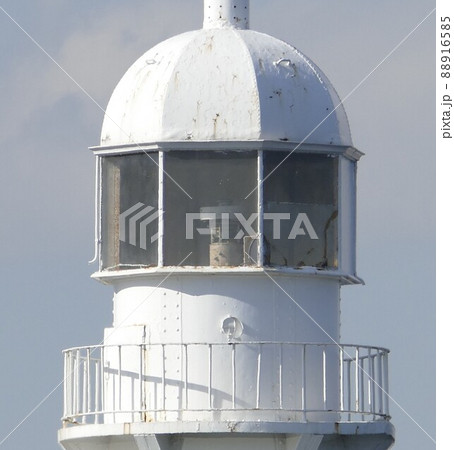 横浜港「白灯台」明治29年(1896)の竣工、令和4年119年  灯台としての役目を終える　 88916585