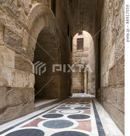The passage leading to the Courtyard of Sultaan Qalawun Mosque 88917059