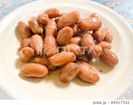 中国料理の定番前菜・塩水花生（塩ゆでピーナツ） 88917502