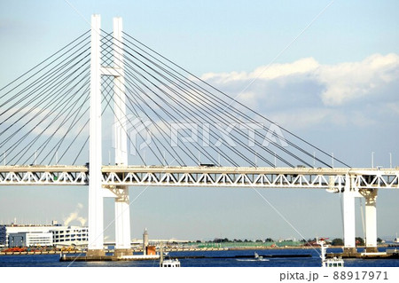横浜ベイブリッジ　1989年（平成元年）開通　長さ8 60mの斜張橋　展望台　遊歩道スカイウォーク 88917971