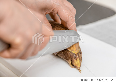 【筍のあく抜きの下準備】 【筍のあく抜きの下準備】 88919112