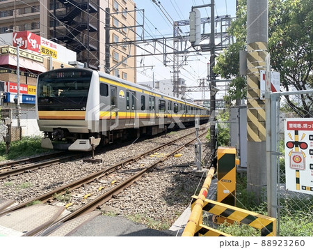 JR東日本 E233系 南武線 向河原駅踏切 JR東日本 E233系 南武線 向河原駅踏切 88923260