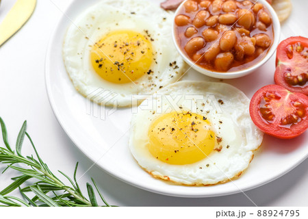English breakfast with fried eggs, bacon, beans, tomatoes, spices and herbs English breakfast with fried eggs, bacon, beans, tomatoes, spices and herbs 88924795