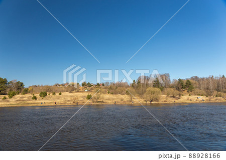 A lot of fishermans fishing with a rod 88928166