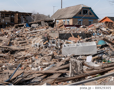Russia is bombing Ukraine with aviation and ballistic missiles. 88929305