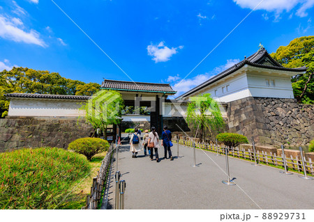 東京 千代田区 皇居東御苑にある大手門 東京 千代田区 皇居東御苑にある大手門 88929731