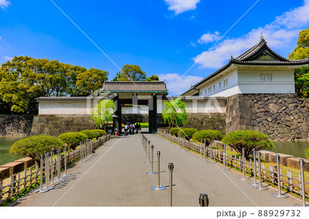 東京　千代田区　皇居東御苑にある大手門 88929732