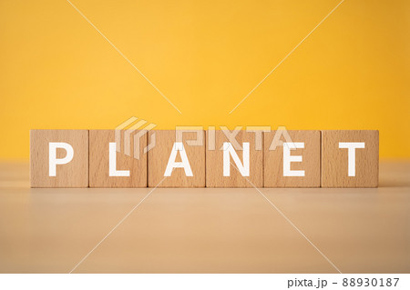 惑星のイメージ｜「PLANET」と書かれた積み木 88930187