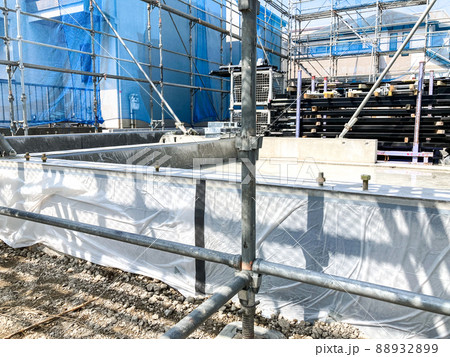 アパート建設の基礎工事現場のイメージ 88932899