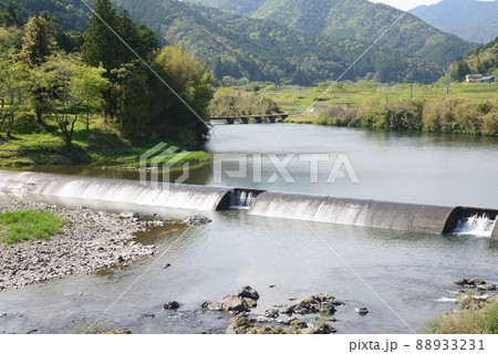 四万十川上流の沈下橋 88933231