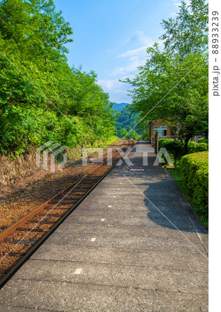 わたらせ渓谷鉄道 間藤駅ホーム 初夏の風景 わたらせ渓谷鉄道 間藤駅ホーム 初夏の風景 88933239