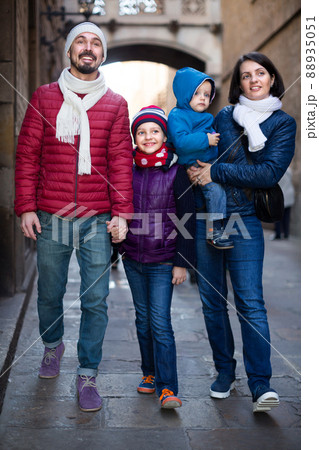 Positive family traveling Positive family traveling 88935051