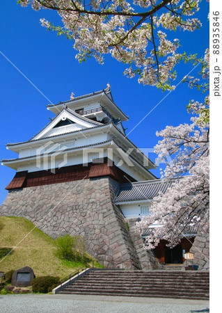 上山城の桜（山形県・上山市） 88935846