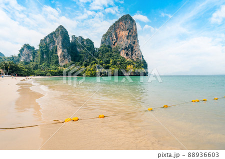 Railay Beach,beach and rocky mountain scenery in summer 88936603