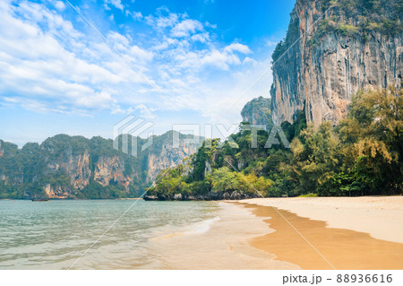 Railay Beach,beach and rocky mountain scenery in summer 88936616