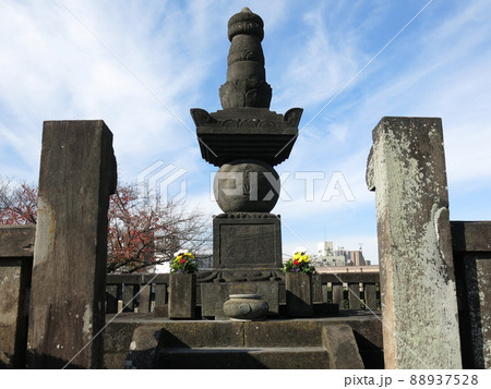 文京区の伝通院にある於大の方の墓 88937528