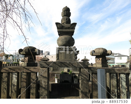 文京区の伝通院にある千姫の墓 88937530