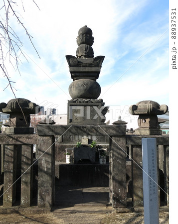 文京区の伝通院にある千姫の墓 88937531
