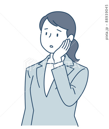 困るスーツの女性 88939045