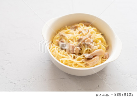 キノコと鶏肉のチーズソースパスタ キノコと鶏肉のチーズソースパスタ 88939105