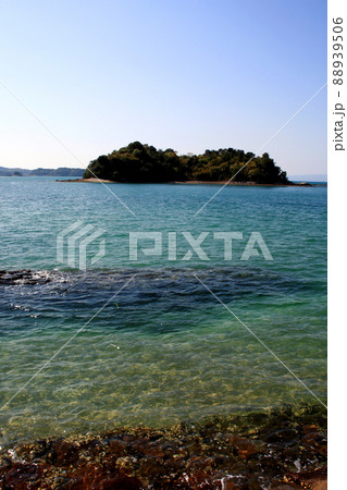 天草の海水浴場「カームビーチ」　白い砂浜と美しい海 88939506