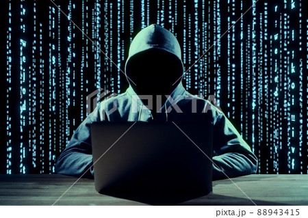 ノートパソコンでコードを書く男性ハッカー	 88943415