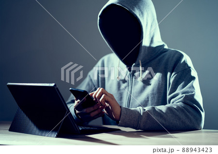 SNSで悪評を広める男性 88943423