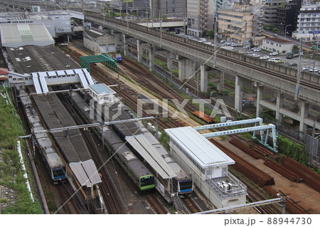 朝ラッシュ:田端駅に停車中の京浜東北線・山手線 朝ラッシュ:田端駅に停車中の京浜東北線・山手線 88944730