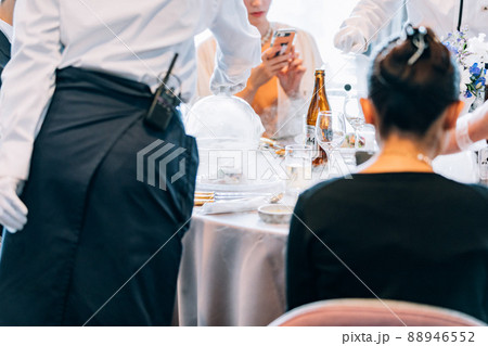 スモークで料理を演出する 88946552