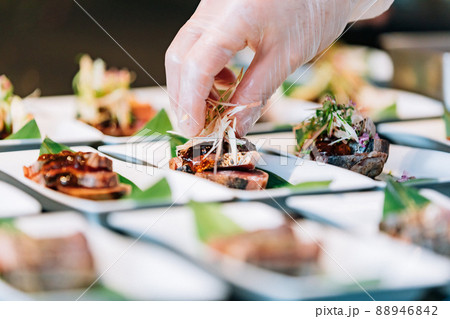 和食　盛り付けシーン 88946842