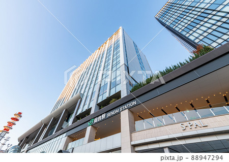 宮城県仙台市　晴天のJR仙台駅（東口） 88947294