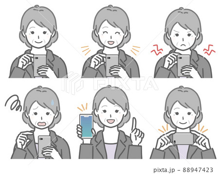 スマホを操作するスーツの高齢女性 88947423