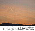 朝日が昇る前の空、雲が作る美しいグラデーションの空 88948733