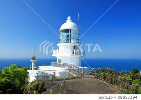 【宮崎県】快晴下の都井岬灯台　　　　　　 88953394