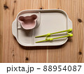 写真素材｜幼児食 補助箸と食器のセット 子ども 88954087