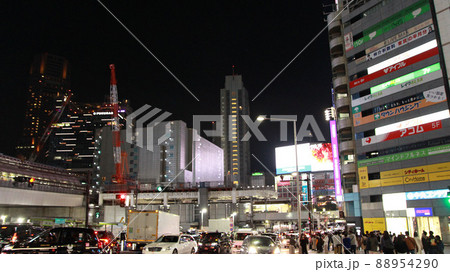 渋谷の夜、駅前の繁華街 渋谷の夜、駅前の繁華街 88954290