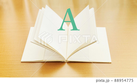 テーブルの上で開いた本とAの文字 テーブルの上で開いた本とAの文字 88954775