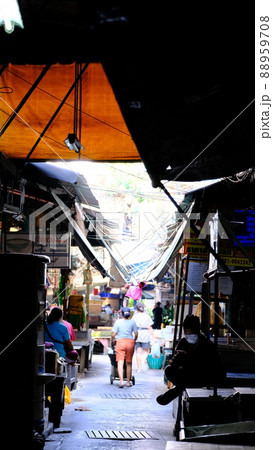 バンコク・チャイナタウンの活気あふれる街並み(2022年4月) バンコク・チャイナタウンの活気あふれる街並み(2022年4月) 88959708