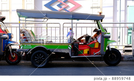 バンコクのトゥクトゥク（タクシー）2022年4月撮影 88959748