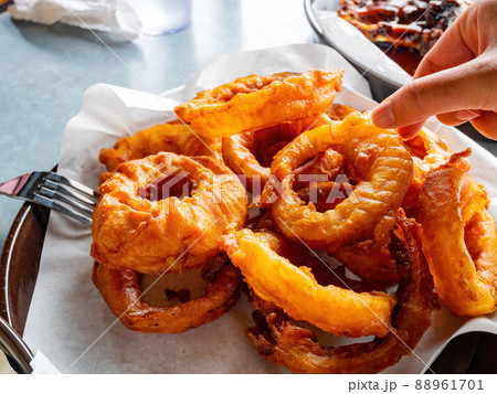 Close up shot of the delicious deep-fried calamari 88961701
