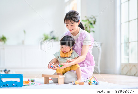 女性保育士イメージ 女性保育士イメージ 88963077