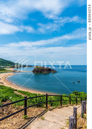 《京都》立岩と青い海 88964054
