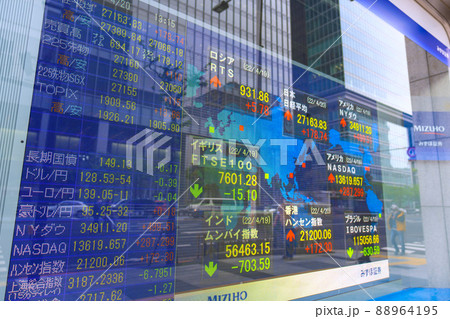 日本の東京都市景観 コロナ禍からの回復は…円安ドル高…東京のビジネス街では…＝20日、八重洲 88964195