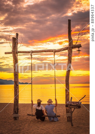 《京都》夕日ヶ浦海岸から見る夕焼け 88964337