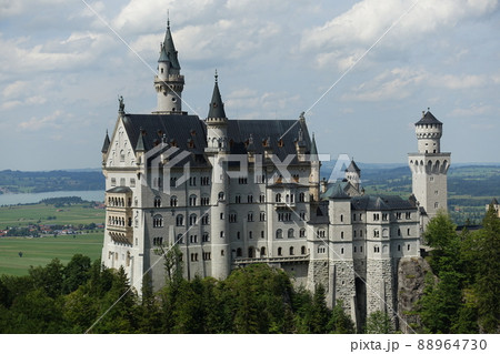 マリエン橋から見たノイシュヴァンシュタイン城 マリエン橋から見たノイシュヴァンシュタイン城 88964730