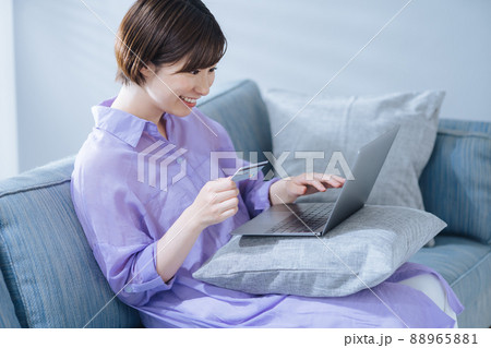 女性 ネットショッピング スマホ 女性 ネットショッピング スマホ 88965881